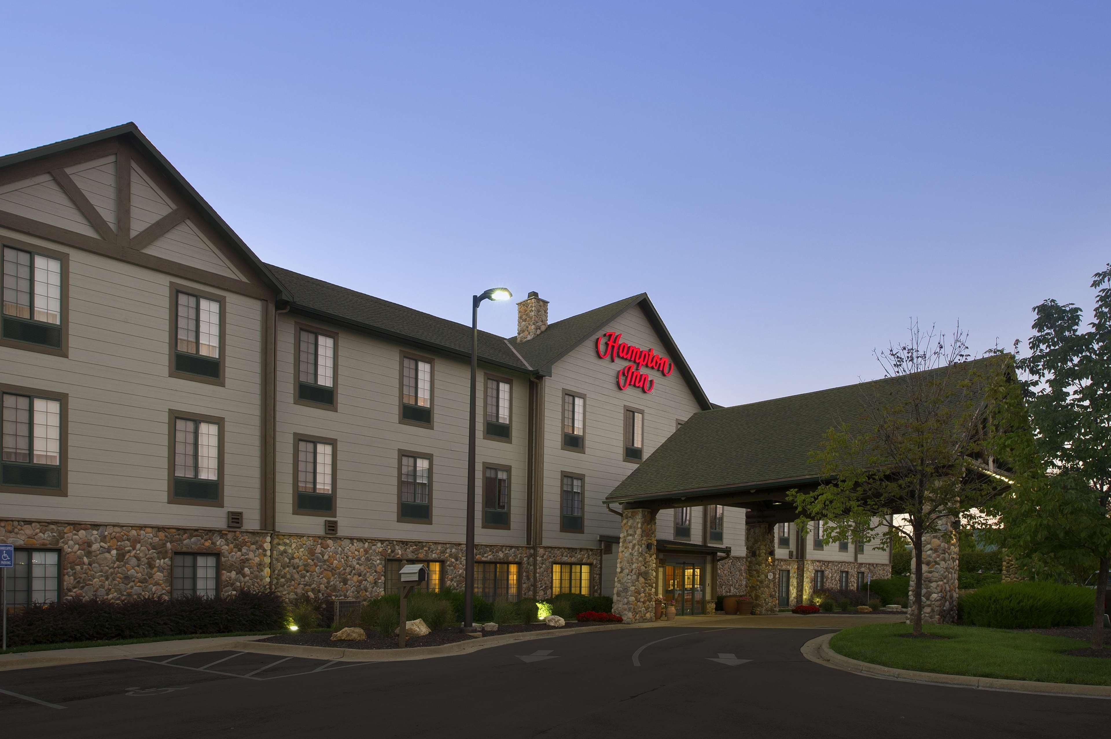 Hampton Inn Kansas City The Legends Exterior photo