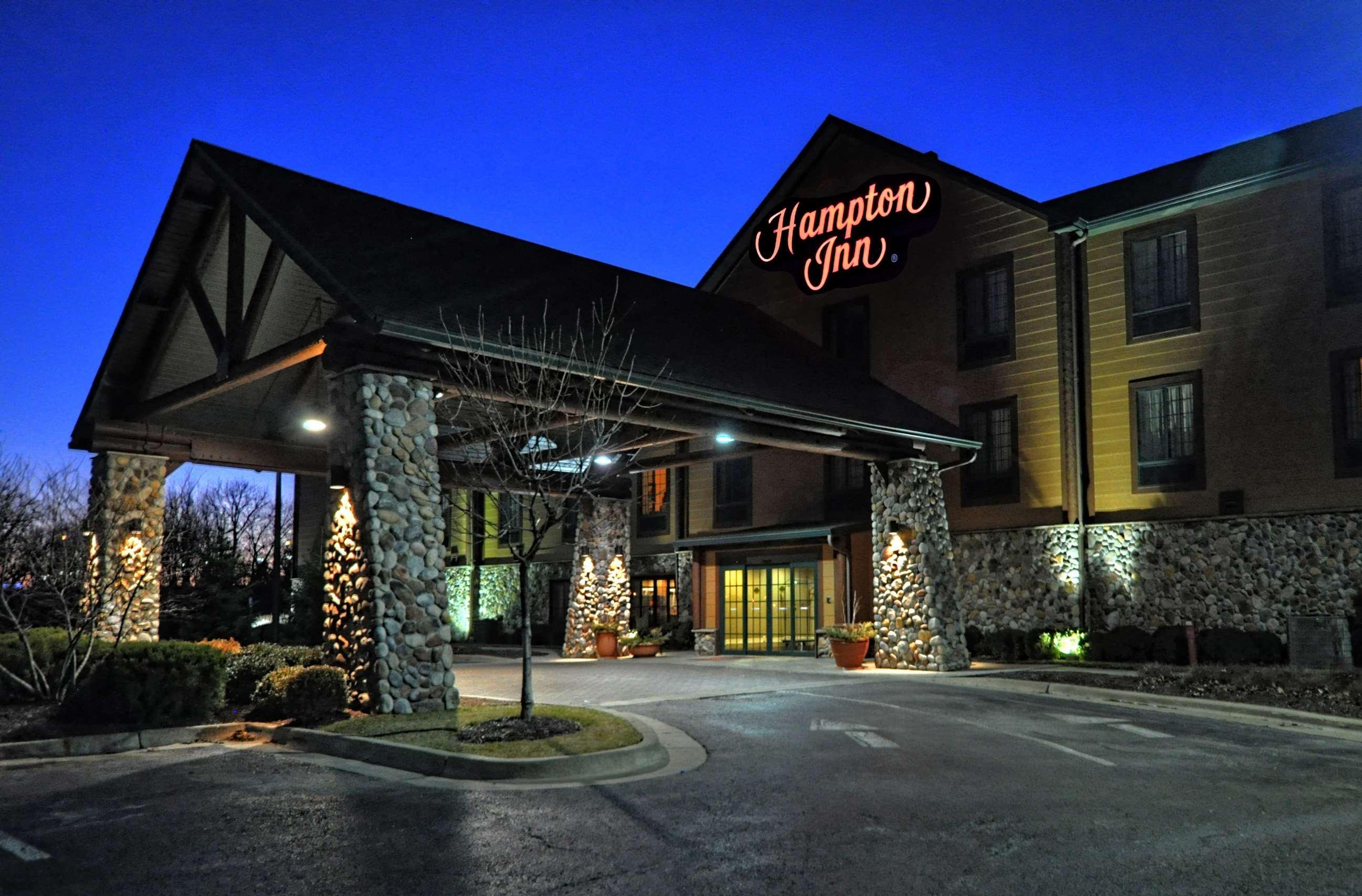 Hampton Inn Kansas City The Legends Exterior photo