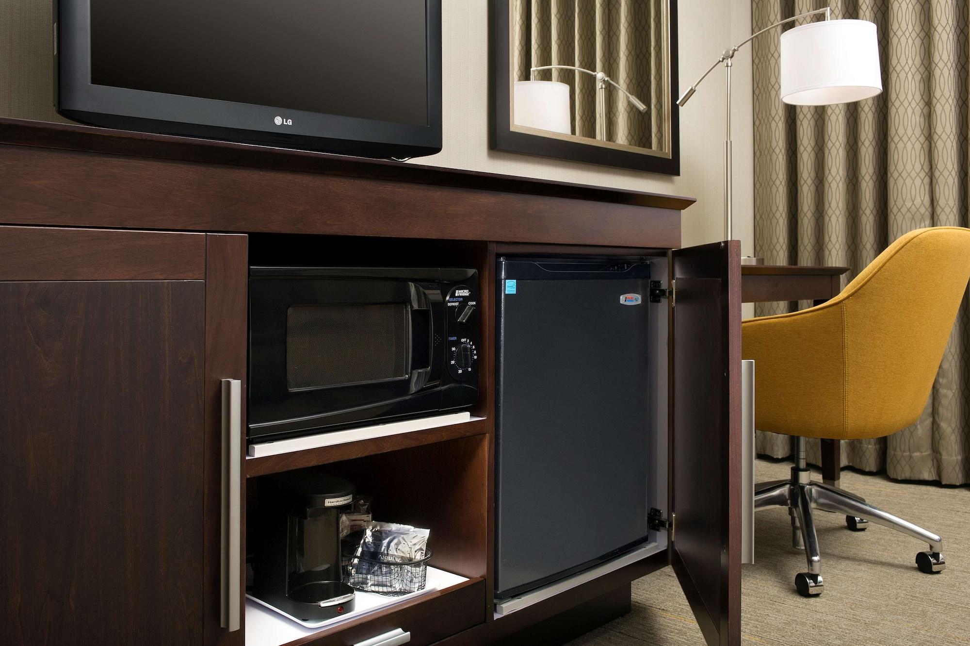 Hampton Inn Kansas City The Legends Exterior photo