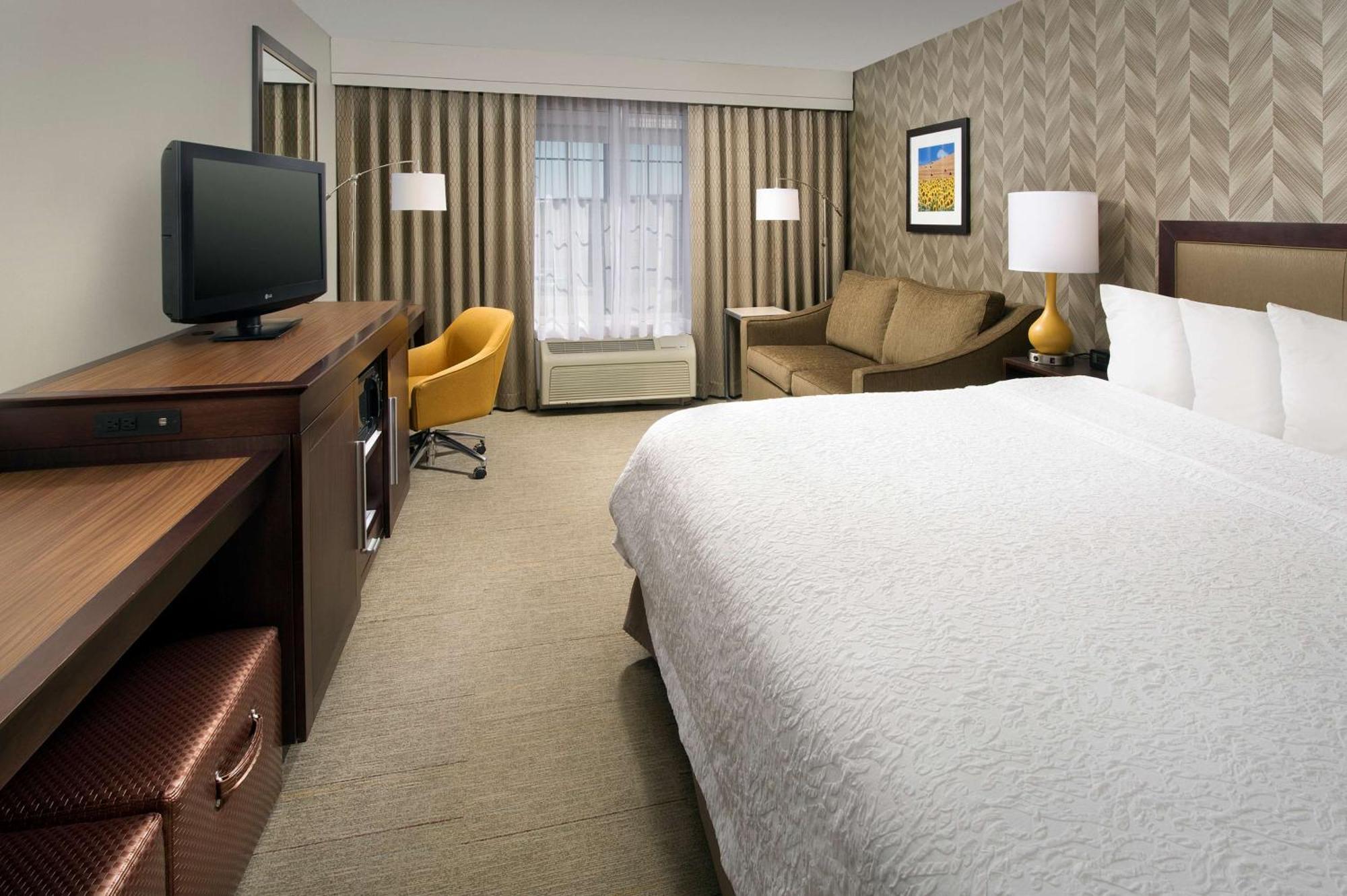 Hampton Inn Kansas City The Legends Exterior photo