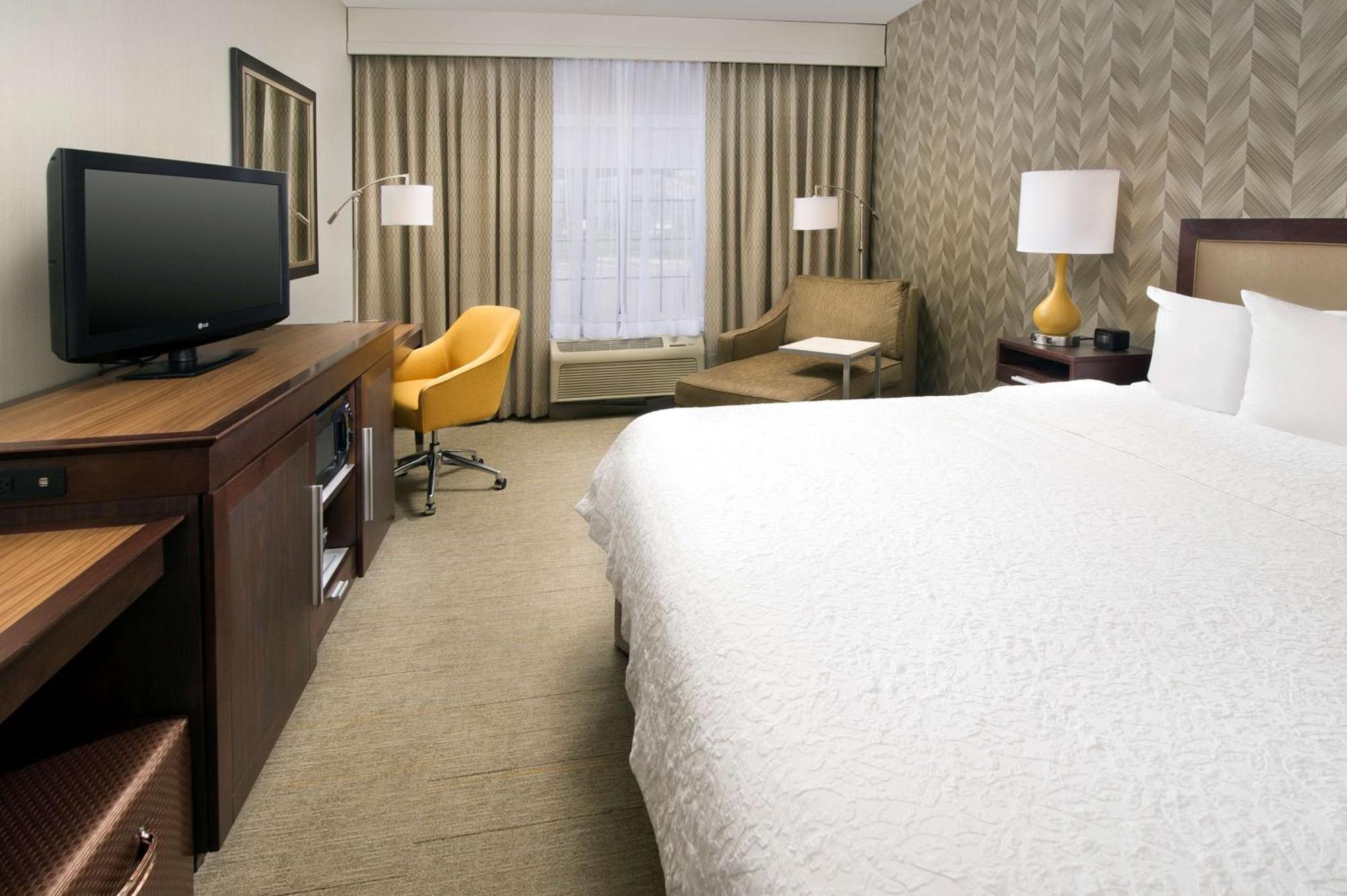 Hampton Inn Kansas City The Legends Exterior photo