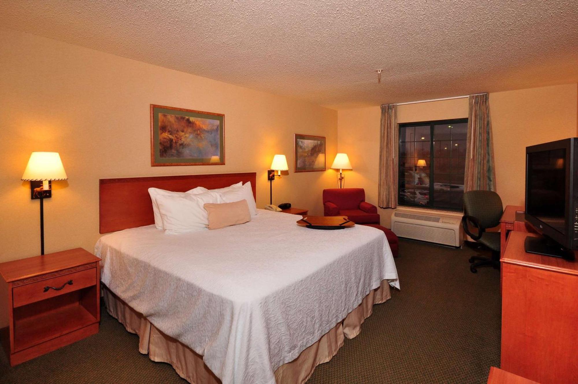 Hampton Inn Kansas City The Legends Exterior photo