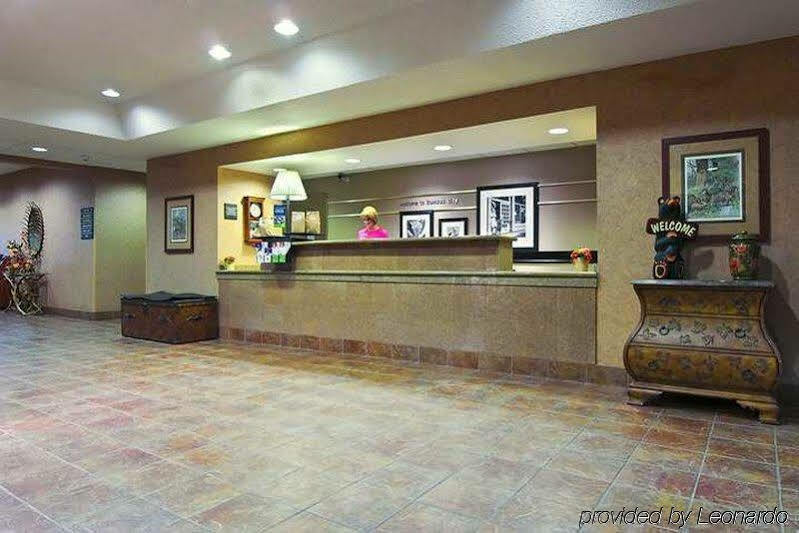 Hampton Inn Kansas City The Legends Exterior photo